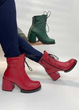 Жіночі черевики натуральної шкіри красного кольору спереду на шнурівці на каблуку 6 см