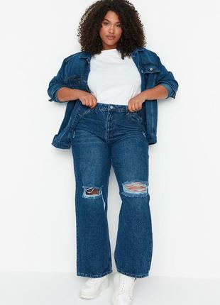 Жіночи джинси з дірками plus size