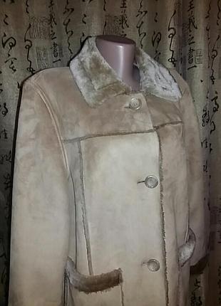 Модерна курточка дубленка. италия