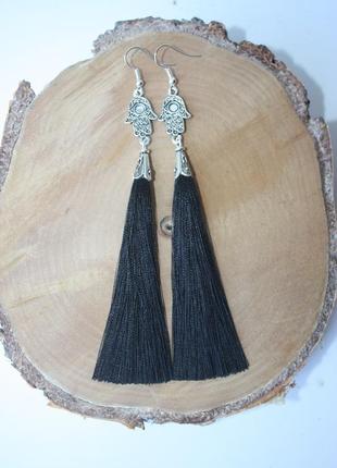 Серьги серёжки кисти кисточки хамса рука фатимы чёрные нити длинные этно бохо