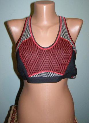 90b чорний спортивний бюстгальтер triumph hight action top