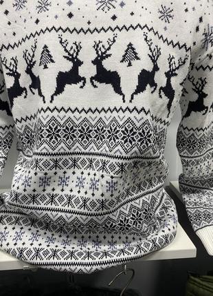 Білий новорічний светр з оленями❄️❄️❄️7 фото