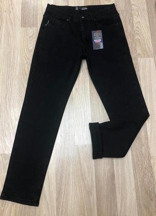 Чоловічі теплі зимові прямі чорні джинси на флісі1 фото