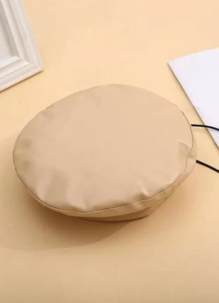 Французький жіночий бере зі штучної шкіри світло-бежевий.