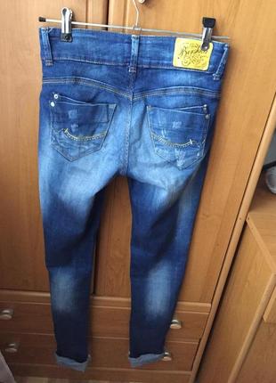 Стильные рваные джинсы bershka3 фото