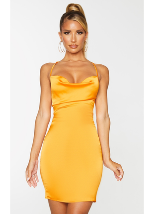 Шовкова сукня prettylittlething