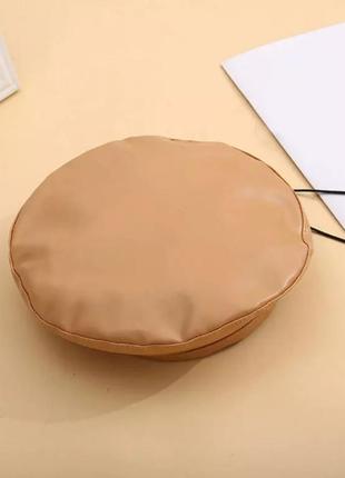 Французький жіночий бере зі штучної шкіри бежевий.