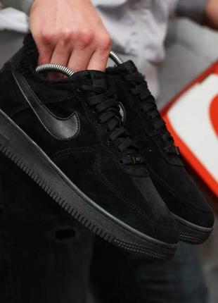 Кроссовки из натуральной замши nike air force 1 07 черные теплые мех