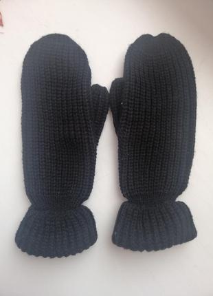 Черные варежки рукавицы