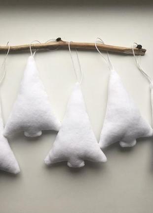 Набір новорічних іграшок білі ялинки ялинка іграшка текстильна1 фото