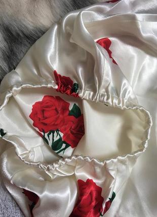 Спідниця атласна в квітковий принт сатинова юбка кремова з червоними розами -s,m.5 фото