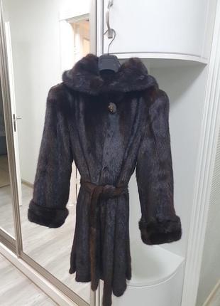 Норкова шуба з капюшоном