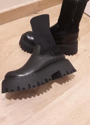 Ботинки на масивной подошве,zara
