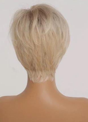 Парик блондинки короткий с челкой