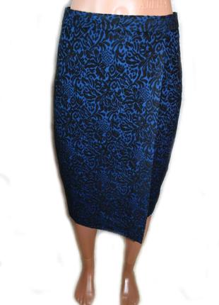 Крутая юбка карандаш имитация запаха синяя с набивным рисунком бархатным