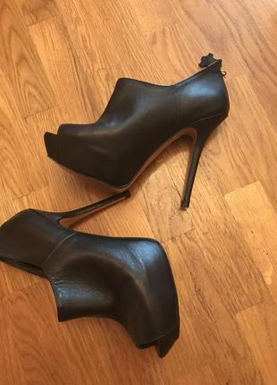 Кожаные туфли