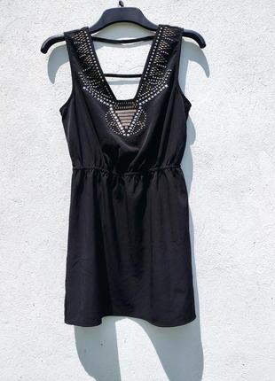 Короткое чёрное стильное платье бренда ecotē urban outfitters