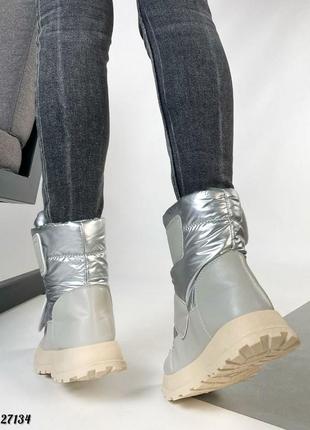 Зимові жіночі теплі та зручні мунбути черевики з хутром срібні сріблясті дутики зимні сапожки зима плащівка4 фото