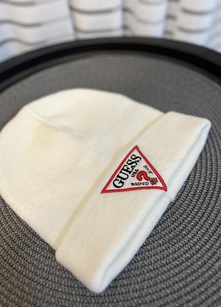 Шапка guess