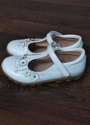 Белые лаковые туфли3 фото