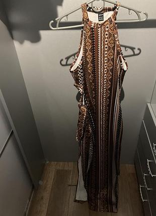 Сукня міді з розпоркою від бедра