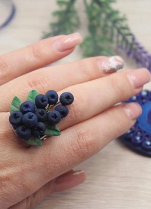Кольцо с ягодами ручной работы "черника"2 фото