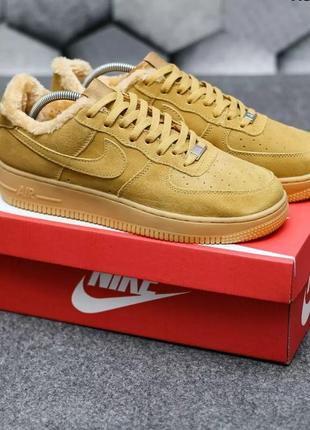 Теплые кроссовки nike air force 1 07 lv8 коричневые бежевые замш