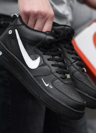 Кроссовки черные теплые средней высоты мех nike air force 1 07 mid lv87 фото