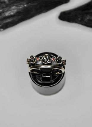 Серебряное кольцо с фианитами розы