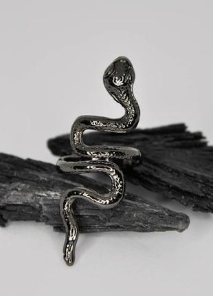 Женское кольцо черная змея. размер регулируется. бижутерия
