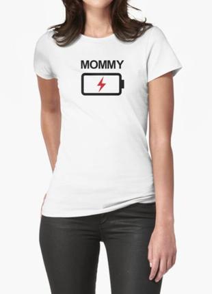 Женская футболка mommy cела батарейка, для мамы1 фото