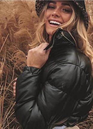 Куртка-пуфер воздуховик короткая женская из матовой эко кожи на силиконе свободного фасона оверсайз  арт-37393 фото