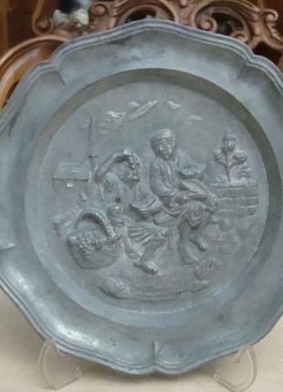 Настенная тарелка садовники олово германия