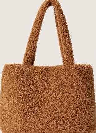 Удобная и вместительная плюшевая сумка для прогулок или шоппинга cozy-plush tote bag pink victoria’s secret