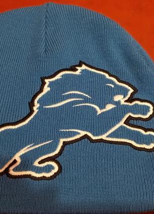 Шапка блакитного кольору