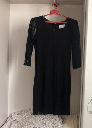 Чорна гіпюрова сукня