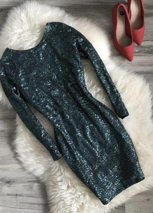 Розкішна сукня ізумрудного кольору