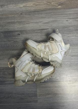 Чоботи білі😍