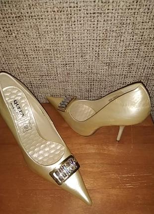 Туфлі - човники