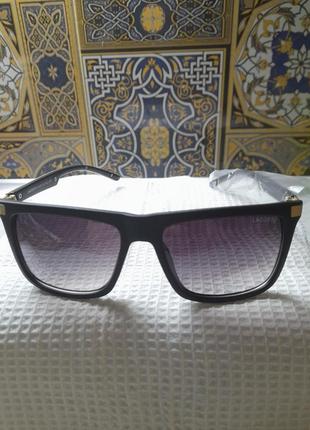 Сонцезахисні окуляри, оправа матова.