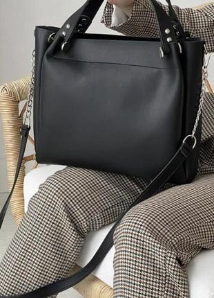 Чорна вмістка жіноча сумка1 фото