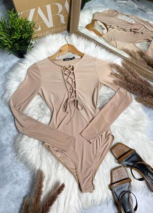 Тілесне бежеве боді на шнурівці