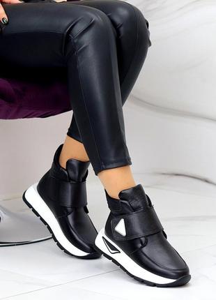 Спортивні черевики