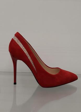 Червоні ошатні жіночі туфлі на підборах6 фото