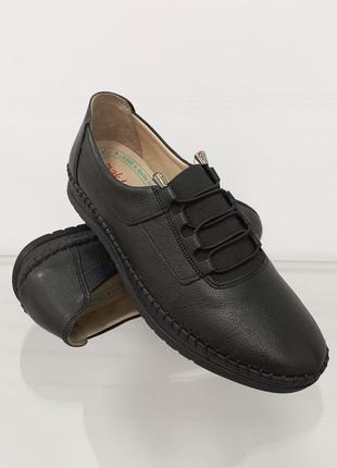 Жіночі осінні шкіряні чорні туфлі на товстій підошві2 фото