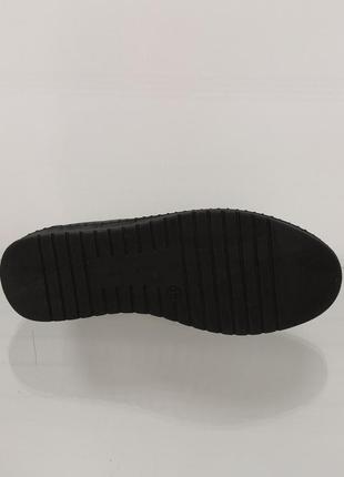 Жіночі осінні шкіряні чорні туфлі на товстій підошві10 фото