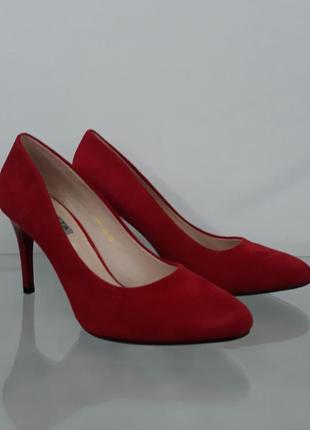 Красные женские туфли на шпильке2 фото