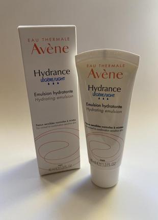 Зволожуючий крем емульсія avene hydrance legere/light