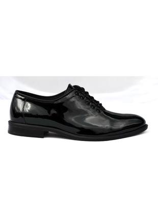 Розмір 44 - стопа 28,5 сантиметра  туфлі чоловічі лакові з натуральної шкіри, чорні  box & co 17060