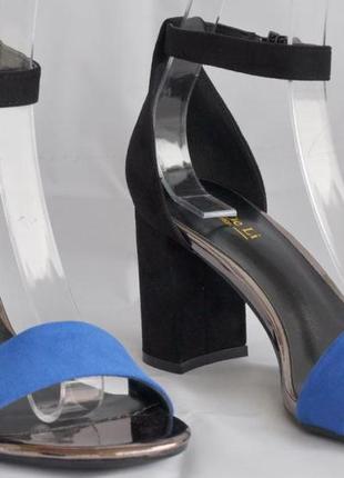 Эффектные и стильные женские босоножки, каблук 8 сантиметров, черные с синим. размеры 36, 37, 38, 39.2 фото